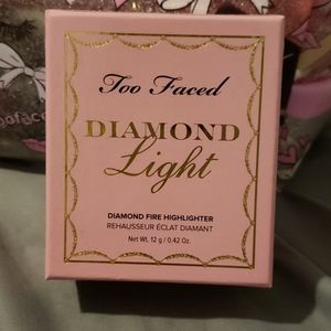 Too faced Diamond Light Hightlighter